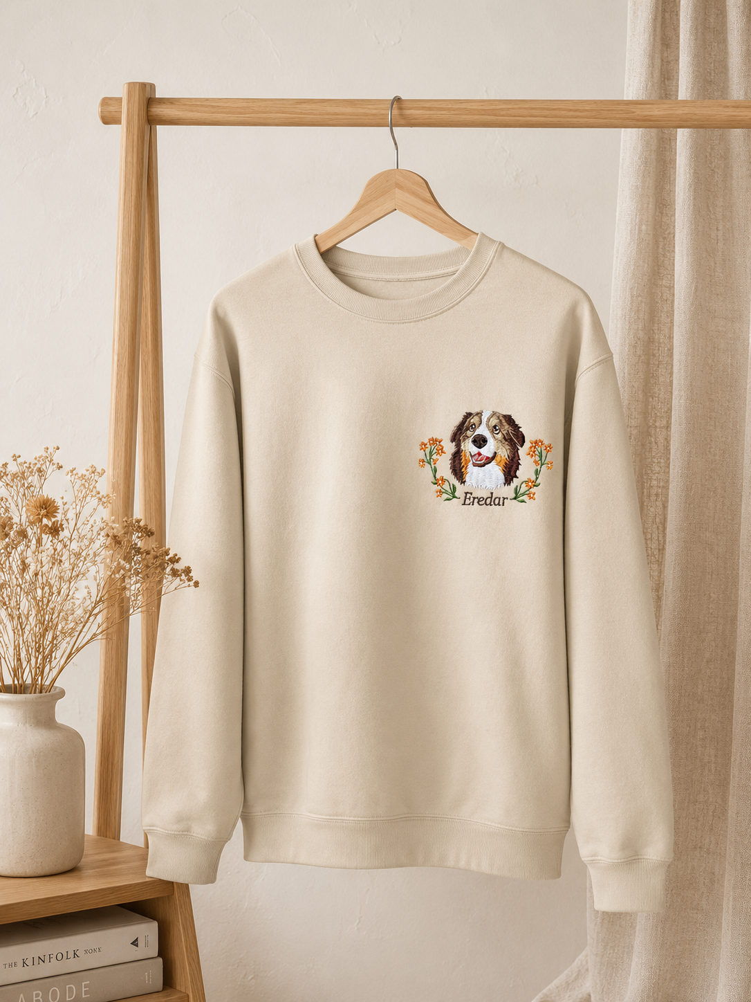 Eredar Embroidered Sweatshirt in Soft Beige